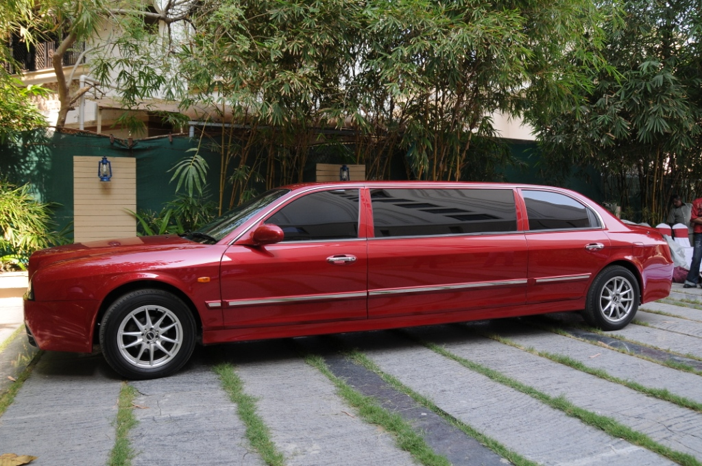 range rover car rental in gujarat